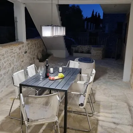 Apartment Meli In Village