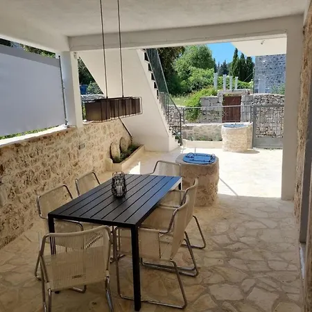 Meli In Village Apartment