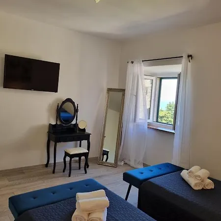 Apartment Meli In Village