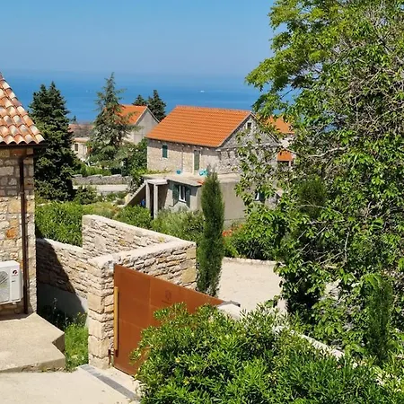 Meli In Village Brusje