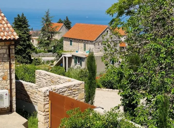 Meli In Village Brusje