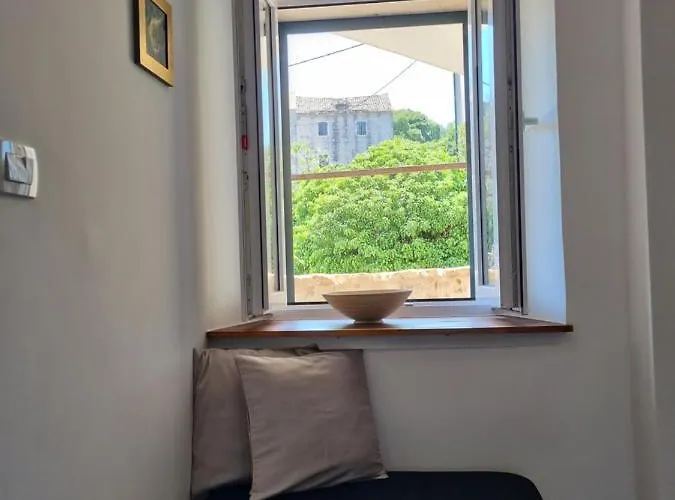 Meli In Village Brusje